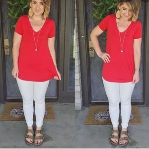 🌲{4 for $20} Red V neck Agnes & Dora